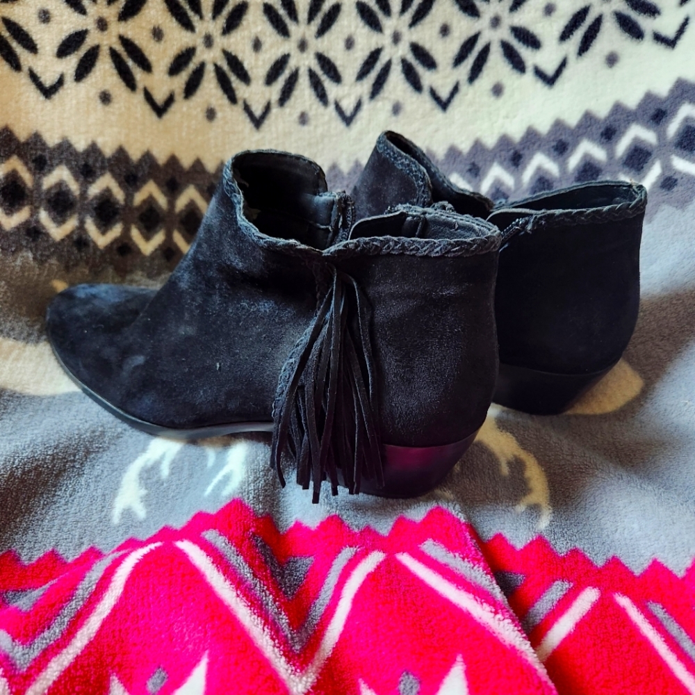 Sam Edelman black suede w/fringe boots, 7.5